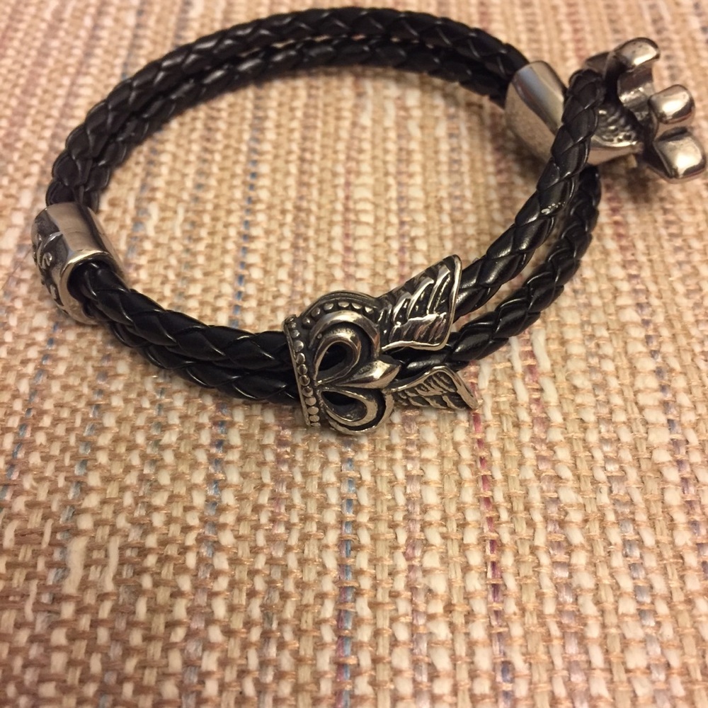 BLACK ROPE WITH TWO BEADS AND A LACH HOOK
